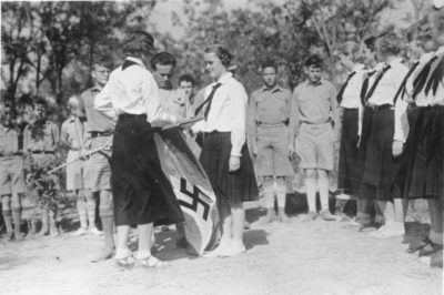 Πώς ο Χίτλερ δημιούργησε την ιδανική Γερμανίδα. Νεαρές γυναίκες εκπαιδεύονταν για να γίνουν άξιες σύζυγοι, μητέρες και νοικοκυρές που θα γεννούσαν τους τέλειους στρατιώτες