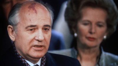 Όταν ο Γκορμπατσόφ εισέβαλε απρόσκλητος στην Ντάουνινγκ Στριτ και “γοήτευσε” τη Θάτσερ. Το απόρρητο περιεχόμενο της συνάντησης τους το 1984, που βοήθησε να “αλλάξει η πορεία του Ψυχρού Πολέμου”