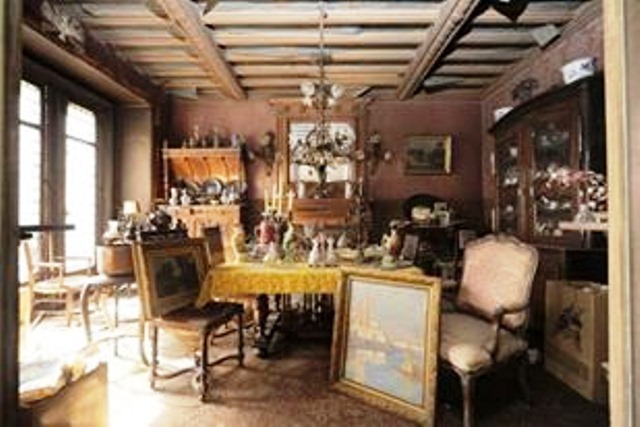 Μοναδικές εικόνες από ένα διαμέρισμα στο Παρίσι που έμεινε άθικτο για 68 χρόνια. Οι ερωτικές επιστολές και η διάσημη ένοικος του σπιτιού