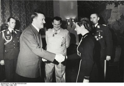 Η κορυφαία γυναίκα πιλότος του Χίτλερ εκπαίδευσε γερμανούς καμικάζι και τιμήθηκε με τον Σιδηρούν Σταυρό. Μέχρι το τέλος της ζωής της αρνήθηκε τις μαζικές δολοφονίες των Ναζί