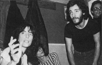 “Because the Night”. Το τραγούδι που ο Springsteen δεν μπορούσε να τελειώσει. Το ολοκλήρωσε η Patti Smith, καθώς “συμπλήρωνε τα κενά της”, περιμένοντας τον αγαπημένο της