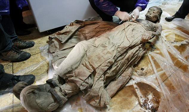 700-year-old mummy_China2