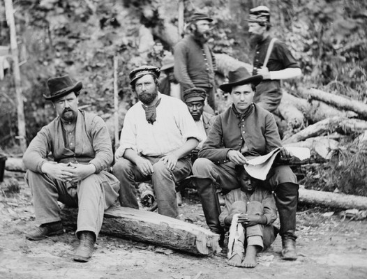 Union soldiers with contraband 1862