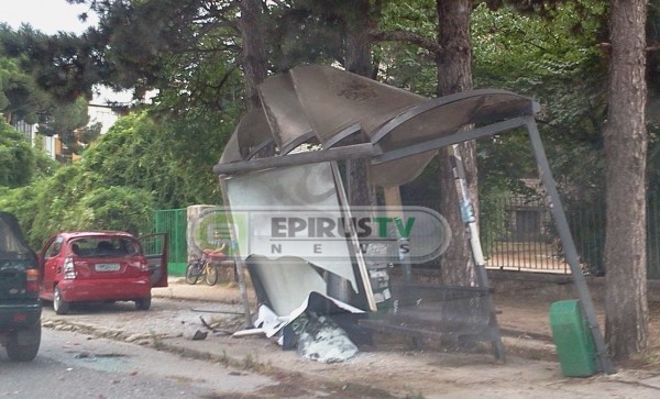 Η στάση μπροστά από το σχολείο στα Ιωάννινα 