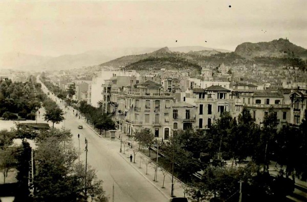 Η φωτογραφία χρονολογείται από την περίοδο της γερμανικής κατοχής (1942)