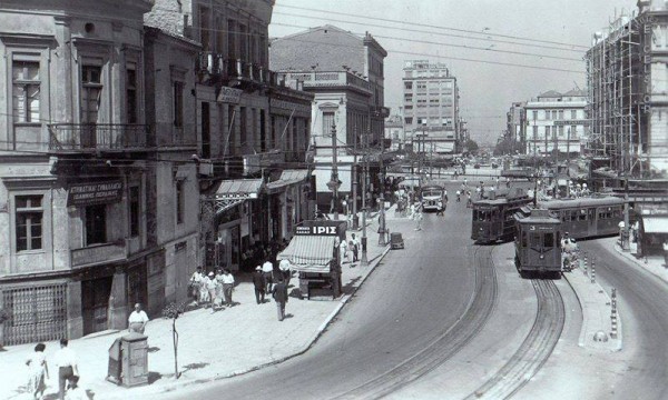 Αθήνα 1950-55. Η οδός Πανεπιστημίου, τα τραμ και η Πλατεία Ομονοίας.