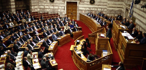 Από τη Ραχήλ Μακρή, στον Παναγιώταρο, τον Κωνσταντίνο Κολοκοτρώνη… τον Θεό. Οι ατάκες του 2014 από την Έλενα Ακρίτα