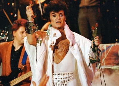 Gary Glitter. Ο ροκάς των 70s που καταδικάστηκε για παιδεραστία. Τον ανακάλυψε η Τoshiba όταν πηγε τον υπολογιστή του για επισκευή