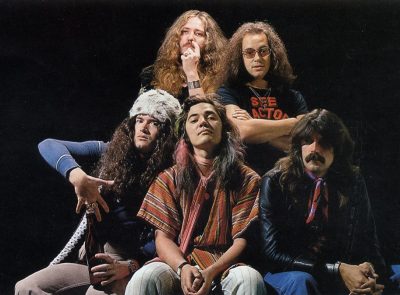 Ο πρώην κιθαρίστας των deep purple, Τόμι Μπόλιν που πέθανε από υπερβολική δόση ηρωίνης. Ήταν 25 ετών και οι φίλοι του δεν κάλεσαν γιατρό για να μη γίνει σκάνδαλο