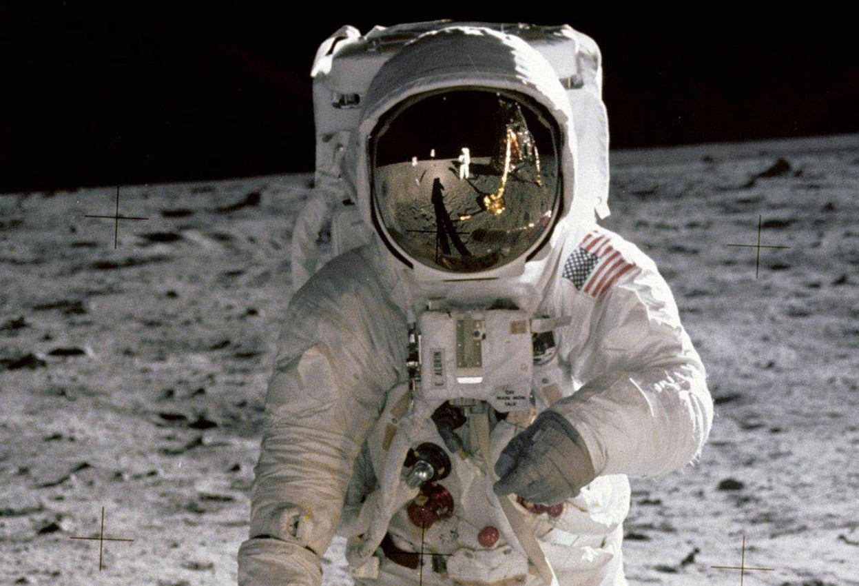 Πέρασαν 50 χρόνια από τη στιγμή που ο Νηλ Άρμστρονγκ πάτησε στη Σελήνη, ώστε να απαντηθεί αν είπε τη φράση: “ένα μικρό βήμα για ένα άνθρωπο, ένα μεγάλο βήμα για την ανθρωπότητα”