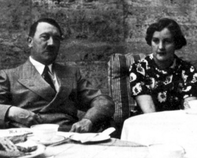 Γιούνιτι Μίτφορντ, η Βρετανή αριστοκράτισσα που ο Χίτλερ αποκάλεσε “τέλειο δείγμα άριας γυναίκας”. Οι φήμες ότι ήταν η κρυφή ερωμένη του και γέννησε το παιδί του!