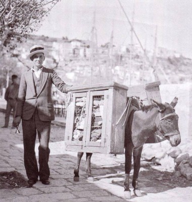 Μπαλωματής, θεριστής, γαζώτρια, πλανόδιος έμπορος: επαγγέλματα που χάθηκαν στην Ελλάδα της αφθονίας και του καταναλωτισμού. Κάποια απ΄ αυτά θα “αναστήσει” η οικονομική κρίση