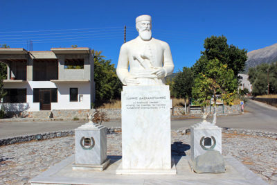 Δασκαλογιάννης, ο θρυλικός επαναστάτης που ξεσήκωσε τα Σφακιά εναντίον των Τούρκων και ενέπνευσε τον Καζαντζάκη. Βρήκε μαρτυρικό θάνατο στο ικρίωμα αφού τον έγδαραν ζωντανό!