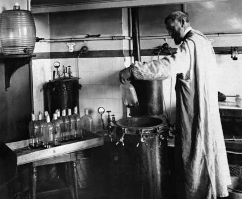 Louis_Pasteur_experiment-700x575