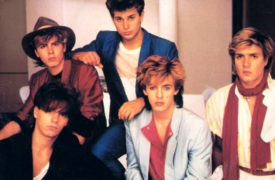 Duran Duran. Tο συγκρότημα σύμβολο των 80s πήρε το όνομά του από την καλτ ταινία, “Μπαρμπαρέλα”. Γύρισαν βίντεο κλιπ με τα κορίτσια του Playboy και μόλις απαγορεύτηκε ως άσεμνο, έγιναν διάσημοι