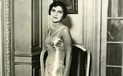 Αλίκη Διπλαράκου, η Μανιάτισσα που εξελέγη πανηγυρικά Μις Ευρώπη το 1930 και αποθεώθηκε στην επιστροφή της από τη Γαλλία. Έγινε Λαίδη και έσπασε το άβατον του Αγίου Όρους ντυμένη άντρας