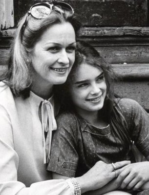 Η Μπρουκ Σιλντς με τη μητέρα της, Τέρι