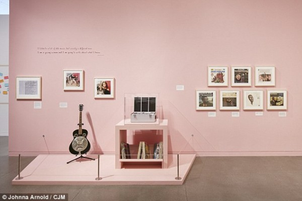 Αγαπημένα βινύλια,κασέτες και cd που ενέπνευσαν και διαμόρφωσαν την καλλιτεχνική της ταυτότητα διατέθηκαν από την οικογένεια της Amy Winehouse 