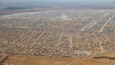 Αυτή είναι πιο “θλιβερή πόλη” του κόσμου. Δημιουργήθηκε τα τελευταία χρόνια από 160.000 Σύρους πρόσφυγες και είναι η πέμπτη μεγαλύτερη πόλη της Ιορδανίας. Γιατί αποκαλούν τον κεντρικό δρόμο “Ηλύσια Πεδία”;