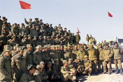 Η εισβολή των Ρώσων στο Αφγανιστάν. 15 χιλιάδες Σοβιετικοί έχασαν τη ζωή τους, αφήνοντας ένα εκατομμύριο νεκρούς Αφγανούς. Ο πόλεμος που δημιούργησε τον Οσάμα μπιν Λάντεν και το “Βιετνάμ της ΕΣΣΔ”