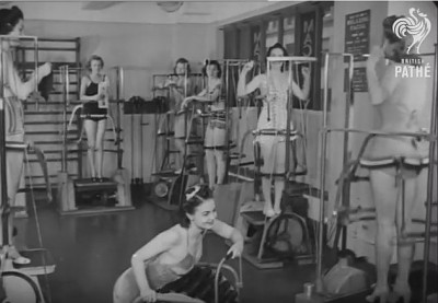 Η μάχη των γυναικών ενάντια στα παραπανίσια κιλά τη δεκαετία του ΄40. Πίστευαν ότι το επίμονο μασάζ έφερνε αποτέλεσμα και προωθούσαν τη λύση μηχανών αδυνατίσματος (βίντεο)