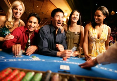 Η απίστευτη ιστορία των φοιτητών του MIT που νίκησαν τα καζίνο του Λας Βέγκας και έβγαλαν εκατομμύρια δολάρια παίζοντας blackjack. Έκαναν διπλή ζωή και τα Σαββατοκύριακα τίναζαν την μπάνκα στον αέρα!