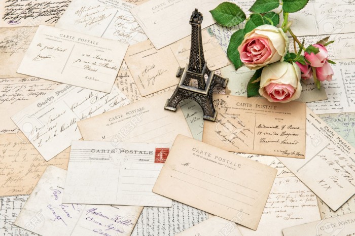 31257508-roses-antique-french-postcards-carte-postale-and-souvenir-Eiffel-Tower-from-Paris-nostalgic-sentimen-Stock-Photo-700x466