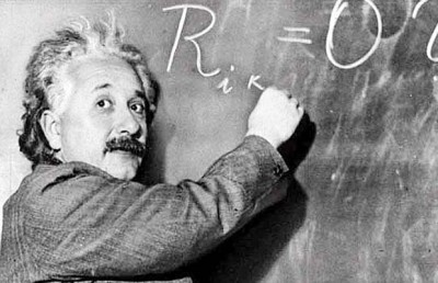 Γιατί ο Αϊνστάιν είπε «ο Θεός δεν παίζει ζάρια» για το σύμπαν και πως το τεκμηρίωσε; Τι σημαίνει η εξίσωση E = mc 2, που επηρέασε καθοριστικά τον σύγχρονο πολιτισμό;