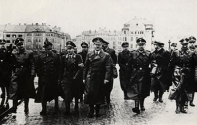 Ο Χίτλερ στην πόλη Maribor της Βόρειας Γιουγκοσλαβίας μετά την κατάληψη στις 26 Απριλίου το 1941