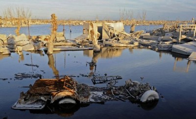 Η λουτρόπολη Villa Epecunen βυθίστηκε ξαφνικά όταν έσπασε ένα φράγμα. Μετά από 25 χρόνια η “χαμμένη Ατλαντίδα” της Αργεντινής αναδύθηκε λόγω ξηρασίας. Εντυπωσιακές φωτογραφίες από τα ερείπια