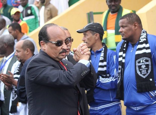 Ποιος είναι ο  δικτάτορας της Μαυριτανίας που διέκοψε το Σούπερ Καπ στο 63′ επειδή βαρέθηκε το παιχνίδι; Ηγήθηκε δυο πραξικοπημάτων και “εκλέχτηκε” πρόεδρος με ποσοστό 80%, αλλά η αντιπολίτευση απείχε…