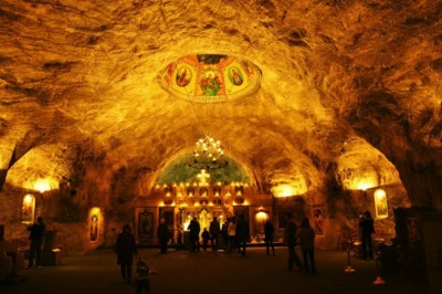 O εντυπωσιακός υπόγειος ναός της Αγίας Βαρβάρας. Χτίστηκε 240 μέτρα κάτω από τη γη από ανθρακωρύχους και είναι φτιαγμένος από αλάτι! Ήταν κόρη ενός ειδωλολάτρη ο οποίος την αποκεφάλισε για τιμωρία