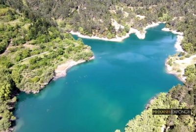 Η “μικρή Ελβετία” της Ελλάδας. Ένα καταπληκτικό φυσικό τοπίο και η λίμνη που δημιουργήθηκε από την καταστροφή δυο χωριών