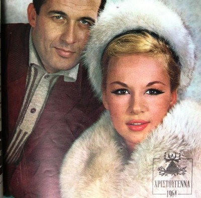 Η Βουγιουκλάκη διαφήμιζε τις γούνες του Χουντάλα τη δεκαετία του ’60 απογειώνοντας τη φήμη του. Η Βλαχοπούλου περίμενε τρία χρόνια για μια λεοπάρ, ενώ γούνες φορούσαν ο Βοσκόπουλος και ο Κούρκουλος