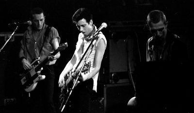 Πώς μια διαφήμιση της Levi’s έκανε το “Should I stay or should I go” των “The Clash” επιτυχία, 9 χρόνια μετά την κυκλοφορία του. Το συγκρότημα διαλύθηκε όταν έβγαλε τον καλύτερο δίσκο του (βίντεο)