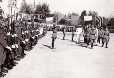 Γιατί οι προδότες στα Δωδεκάνησα ονομάστηκαν “Καμπανέλλοι”. Οι ηρωικές γυναίκες της Καλύμνου τους κυνήγησαν και πετροβόλησαν τους Ιταλούς στρατιώτες, που προσπάθησαν να αλλάξουν θρησκευτικό δόγμα στους Έλληνες