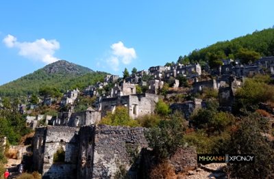 Το μικρασιατικό χωριό – φάντασμα που ερήμωσε μετά την καταστροφή του ’22. Η κατάρα που τρόμαξε τους Τούρκους. Φωτογραφίες