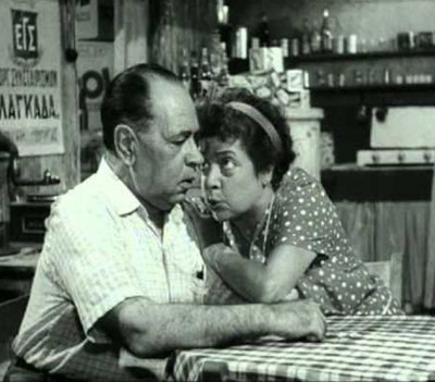 Μαρίκα Νέζερ, η κουτσομπόλα προξενήτρα στην ταινία “Της Κακομοίρας”, ήταν η πρώτη “Μαντάμ Σουσού”. Φημιζόταν για τις πετυχημένες μιμήσεις συναδέλφων και πολιτικών και ο εγγονός της έγινε διάσημος ηθοποιός (φωτο και βίντεο)