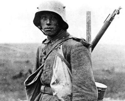 Οι Γερμανοί έφτιαχναν τις στολές του Α’ Παγκοσμίου Πολέμου από τσουκνίδες, γιατί δεν επαρκούσε το βαμβάκι. Στη συνέχεια χρησιμοποιήθηκαν για δίχτυα και χορδές