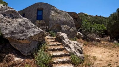 Το “εξωγήινο” χωριό με τους τεράστιους μονόλιθους. H κατοίκισή τους και οι αντικρουόμενες θεωρίες πως σχηματίστηκαν