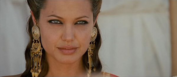 Angelina Jolia as Queen Olympias in Alexander