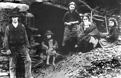 Η “βρετανική αδιαφορία” που προκάλεσε τον θάνατο 1,5 εκατομμυρίου Ιρλανδών. Ο μεγάλος λιμός που προήλθε από μια ασθένεια της πατάτας και θέρισε τους Καθολικούς, ενώ προστατεύθηκαν οι Προτεστάντες!
