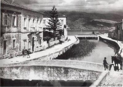 Το Ληξούρι πριν από τους σεισμούς του 1953 με τις δύο γέφυρες