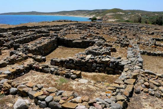 Η Πολιόχνη ήταν η πιο γνωστή Ακρόπολη της 3ης χιλιετίας στο βόρειο Αιγαίο. την 4η ή 5η χιλιετία π.Χ. έως το 1.600 π.Χ. περίπου.