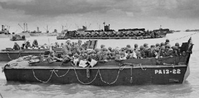 “Τα μικρά σκάφη που κέρδισαν τον πόλεμο”. Είχαν δημιουργηθεί για τους βάλτους της Λουιζιάνας και χάρη σε αυτά έγινε εφικτή η απόβαση στη Νορμανδία το 1944. Πώς ο κατασκευαστής τους έπεισε το αμερικανικό επιτελείο