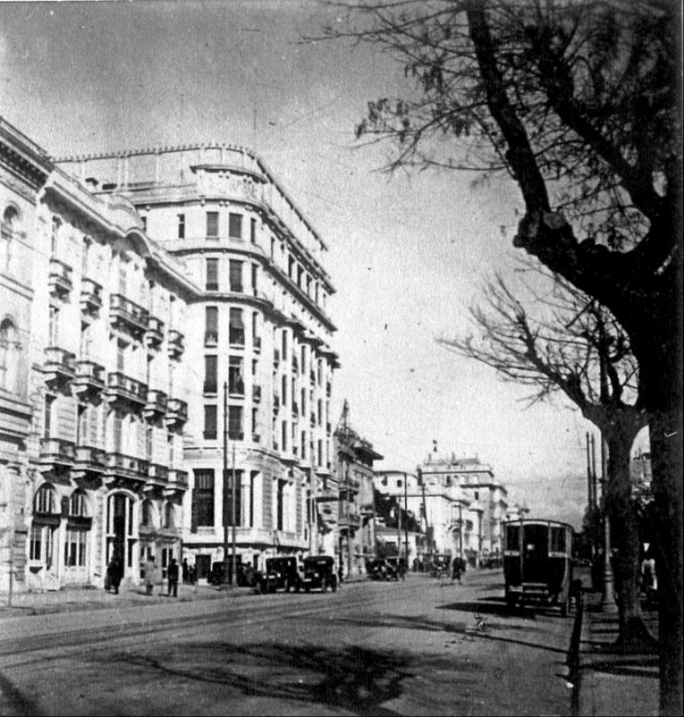Το ξενοδοχείο Ακρπόλ βρίσκεται στην οδό Πατησίων 51 & Αβέρωφ
