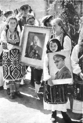 Γιατί το καλοκαίρι του 1941 κάτοικοι χωριών της Μακεδονίας υποδέχονται τους Γερμανούς με φωτογραφίες του Χίτλερ και του Βούλγαρου βασιλιά, φωνάζοντας «Χριστός Ανέστη» στα βουλγαρικά;