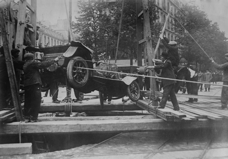 Πώς οι ταξιτζήδες του Παρισιού διέσωσαν την πόλη από την εισβολή των Γερμανών. Η πρωτοφανής επιχείρηση μεταφοράς Γάλλων στρατιωτών με ταξί στον ποταμό Μάρνη