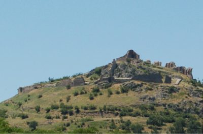 Πού βρίσκεται το άγνωστο “Γυναικόκαστρο” της Μακεδονίας που έγινε καταφύγιο των φτωχών για την προστασία της σοδειάς. Ο θρύλος της ηρωικής Μαρουλίας που πολέμησε τους Τούρκους