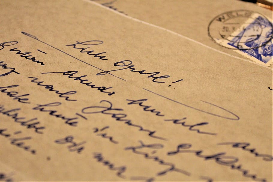 Το γράμμα που έκανε επτά δεκαετίες να φτάσει στον προορισμό του. Ο παραλήπτης ήταν πλέον 96 ετών και διάβασε με συγκίνηση τι του έγραφε η αγαπημένη του που ήταν έγκυος